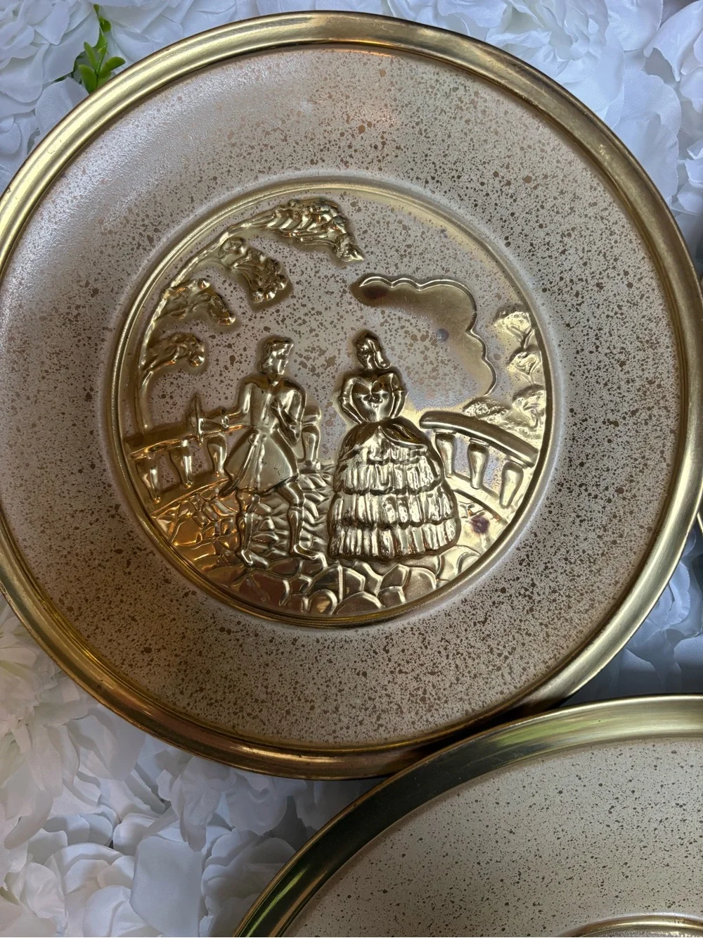 Vintage Style Gold Decorative Wall Plates - Set of 3 - Picture 3 of 5